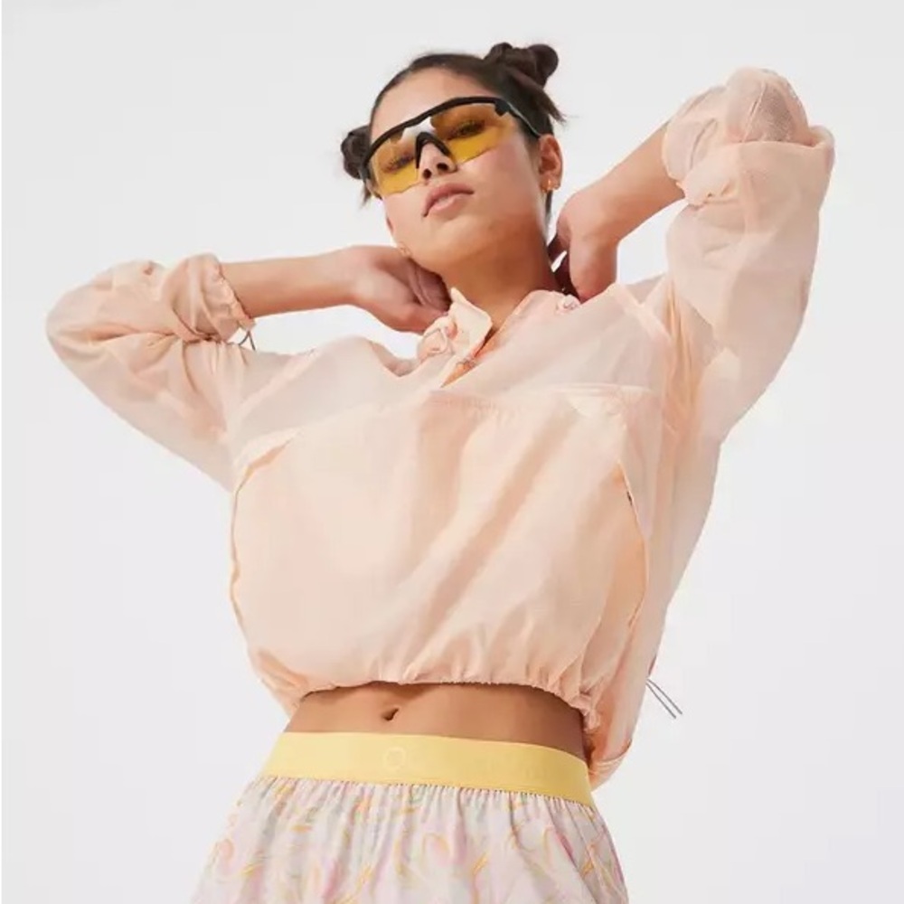 ✨HOST PICK ✨ Outdoor Voices Packable Windbreaker Pullover Peach
